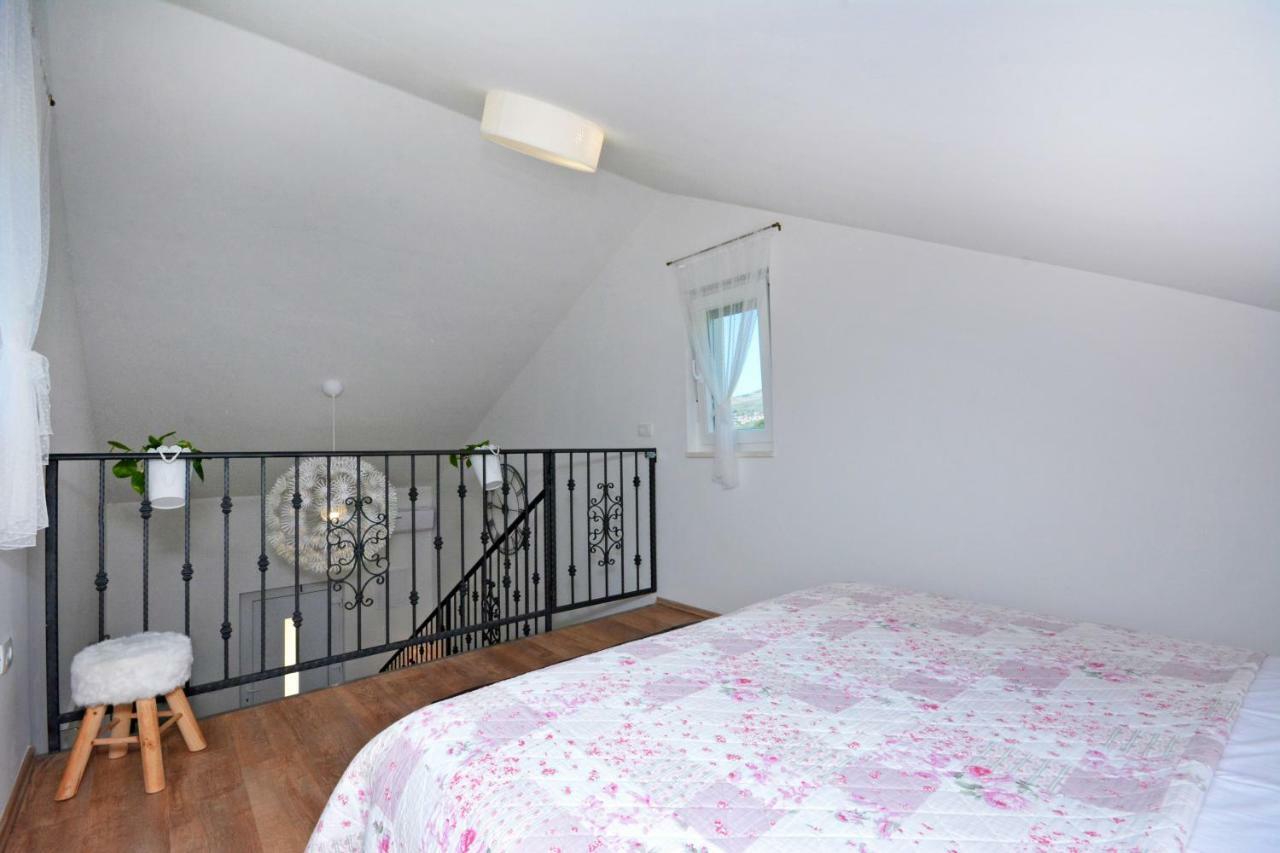 House "River And Sea" Podstrana Bagian luar foto